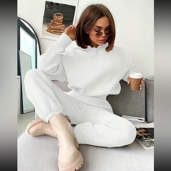 NWOT 2pcs Long Sleeve Hooded Sweatshirts & High Waist Slant Pockets Joggers - Picture 2 of 9